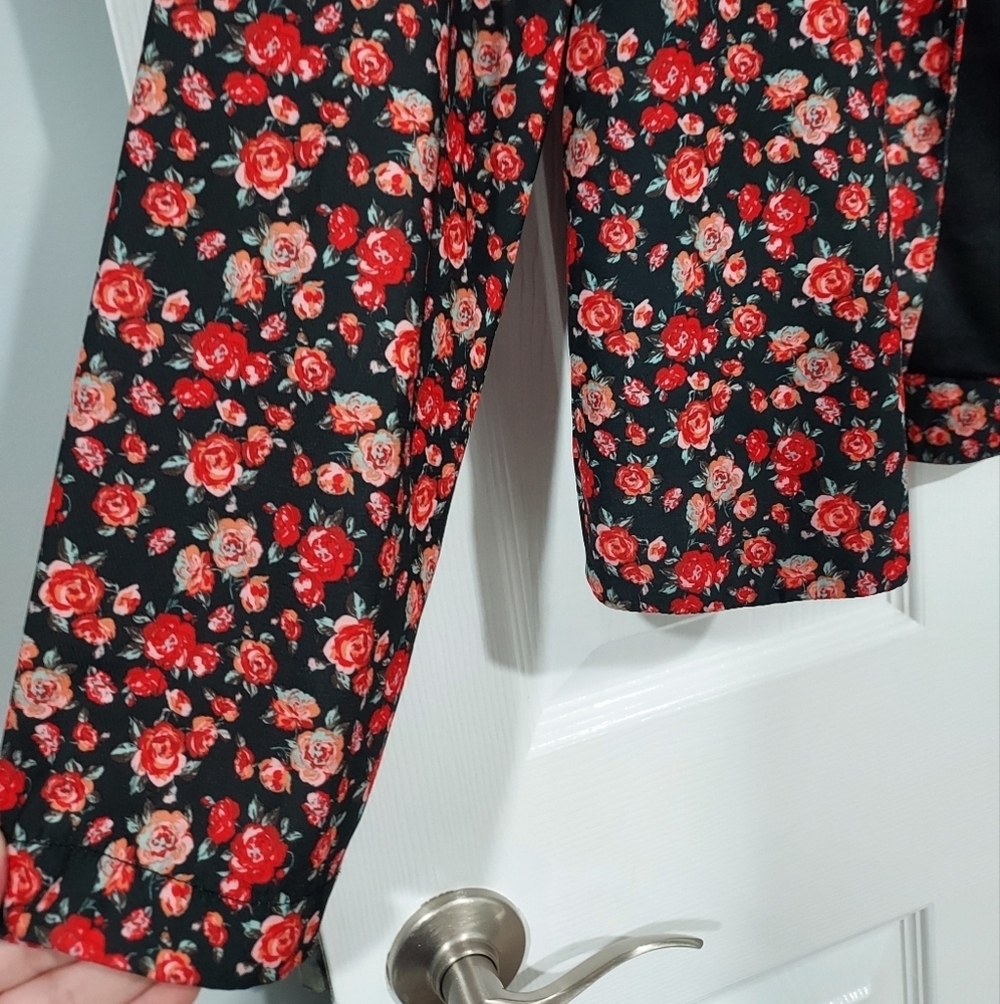 Love On A Hanger Black, Red & Pink Floral Open Front Blazer in Size XL - Picture 6 of 12
